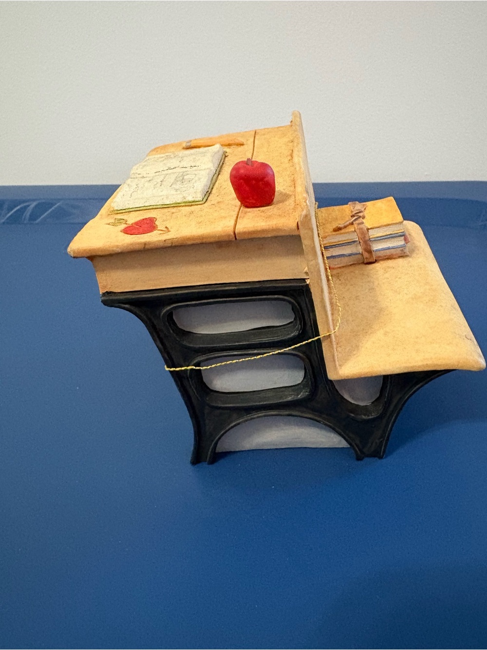Vintage 1988 George Good Corp "School Days" Musical Desk Music Box with Tag EUC - Picture 4 of 14